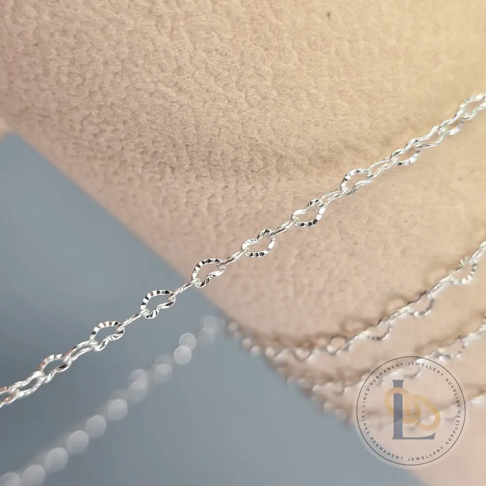 2.2mm Textured Sunburst Heart Chain - Image 2